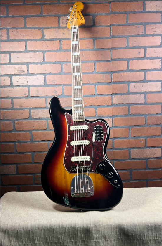 Squier Bass IV front