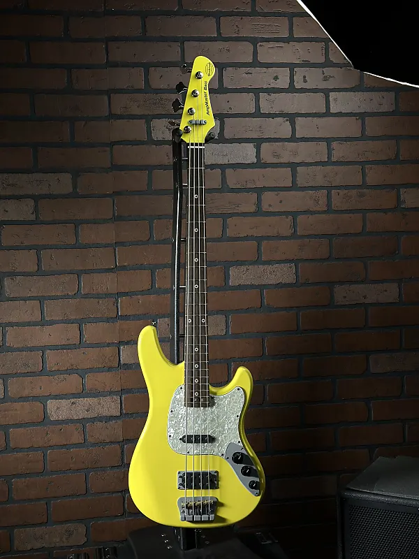 Woodcraft Ampmaster 5 String Dual Pickup Shortscale 30" Electric Bass Guitar - Satin Nitro Vintage White (Copy)