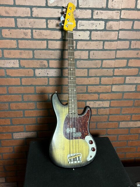 Woodcraft Electric Guitars AmpMaster 4 string P Bass 30" Short Scale Tobacco Burst